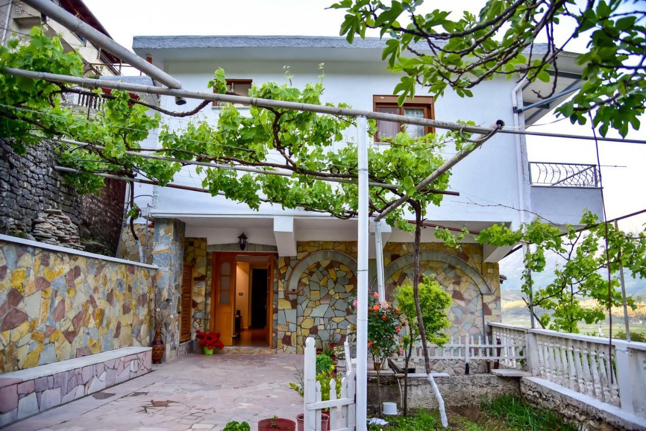 Grandma'S Home Gjirokastër Exterior foto